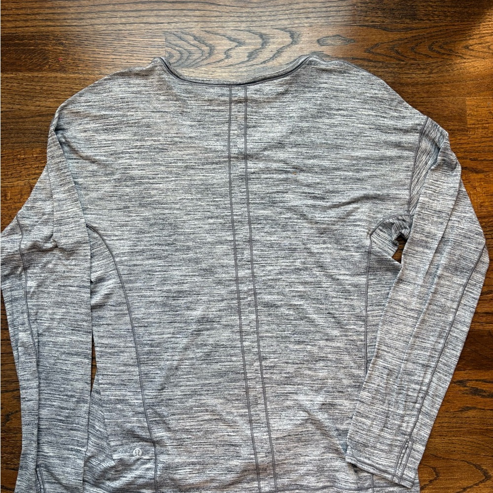 lululemon athletica Heather Gray Long-Sleeve Top size large - Picture 2 of 4
